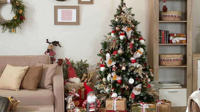Umelé vianočné stromčeky 120 cm: praktické a krásne riešenie