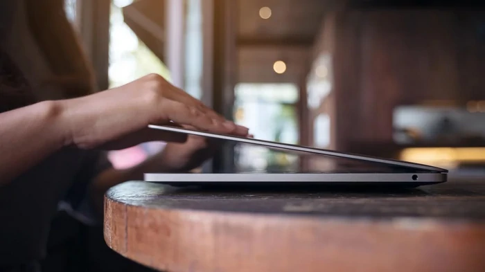 Odborníci vysvetlili, či je v poriadku len tak zavrieť notebook bez vypnutia