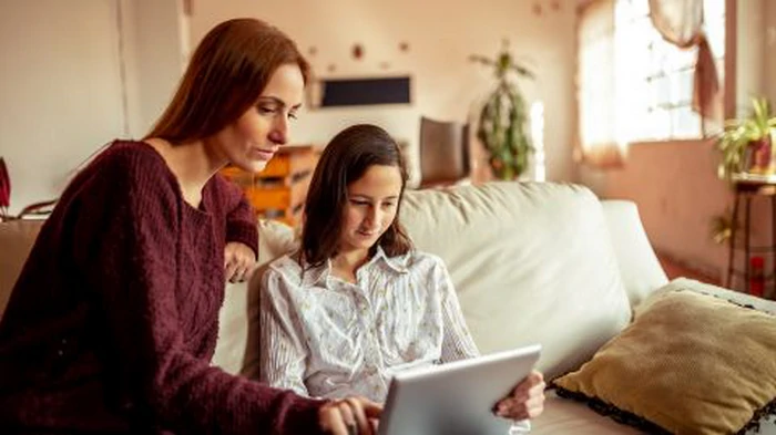 Prvá práca tínedžera na čiastočný úväzok: ako podporiť svoje dieťa a nebyť kontrolujúcim rodičom